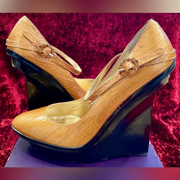 Hale Bob MONTPELLIER Gold/Black Platform Wedge Heels. Gently used condition. - Picture 4 of 5